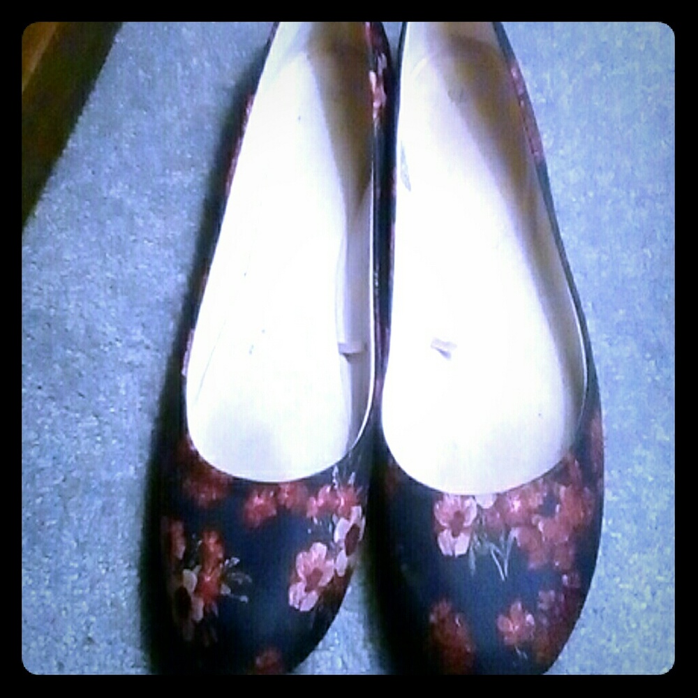 Flats* womans shoes with flower print